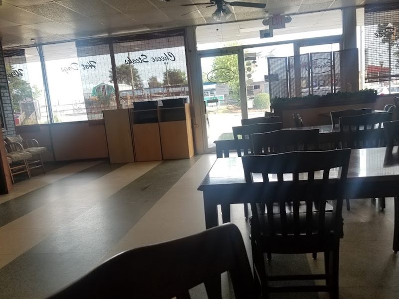 Chilos Taqueria interior